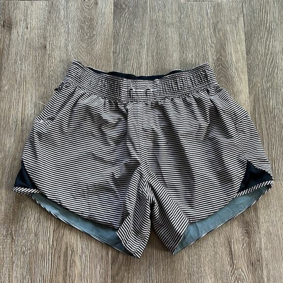 Lululemon Go The Distance 4" Short Reversible Size 6 - Picture 5 of 8
